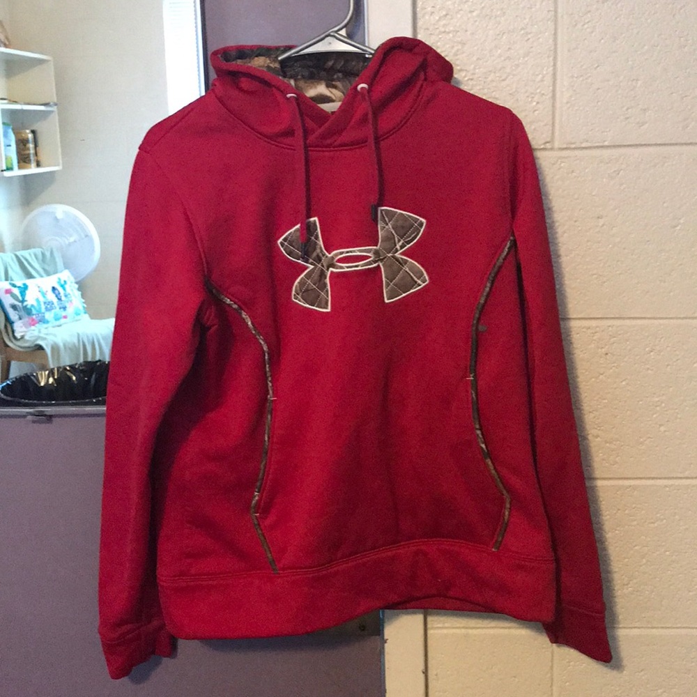 Red Under Armour hoodie w/ camouflage details! M!